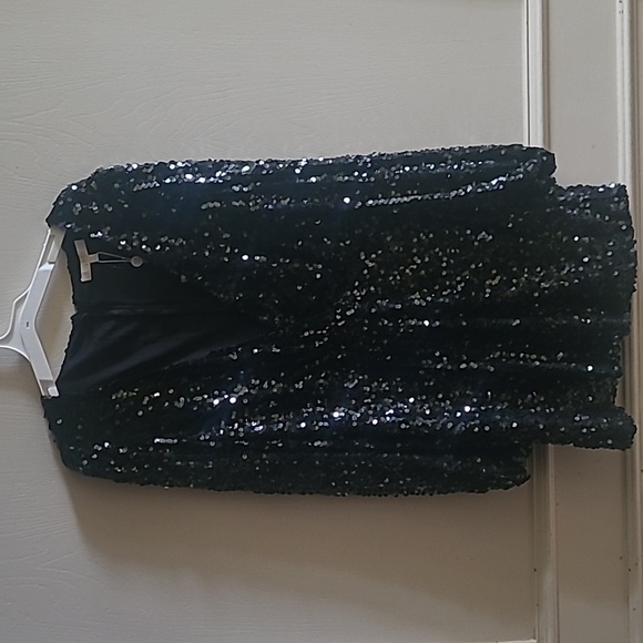 Wayf Dresses & Skirts - NEW Wayf Carrie Sequined Mini Dress, Black, Sz M